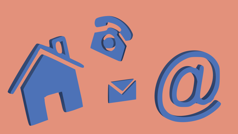 Enkel illustration med blå ikoner på en lys orange baggrund, der repræsenterer kontaktmetoder: et hus for adresse, en telefon, en kuvert for brev, og et @-tegn for e-mail.
